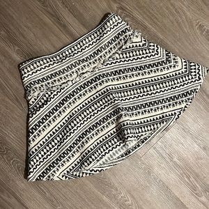 Banana Republic Skirt - Size 8 - cream and black